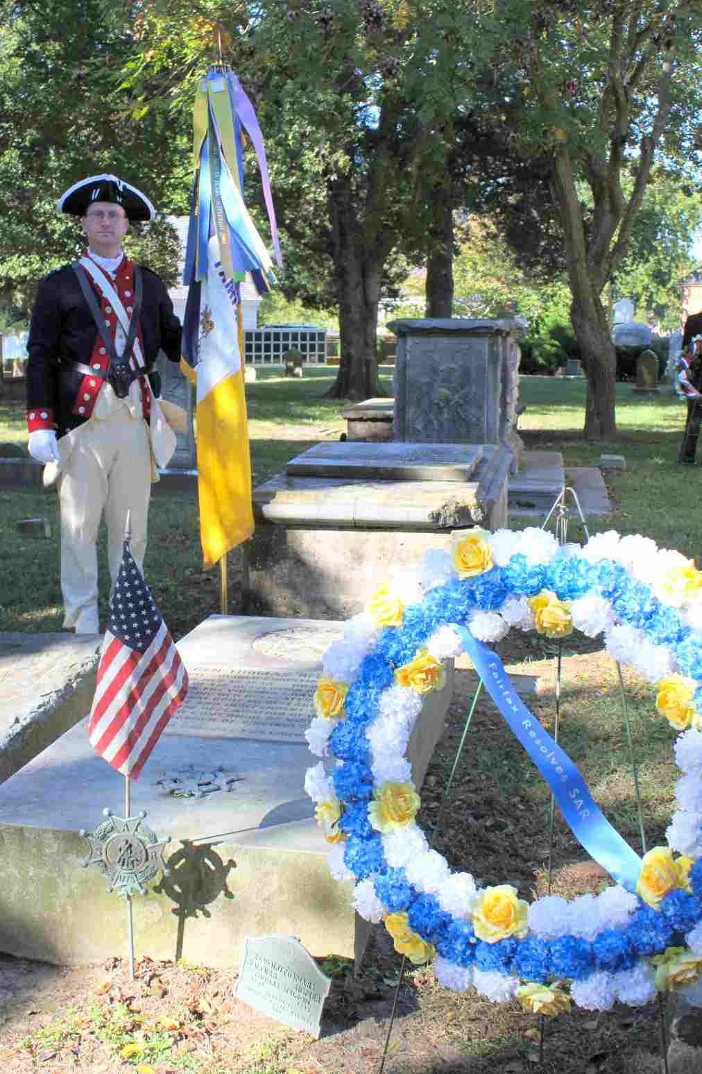 Compatriot Darrin Schmidt with the Fairfax Resolves wreath at the grave of Thomas Nelson Jr.