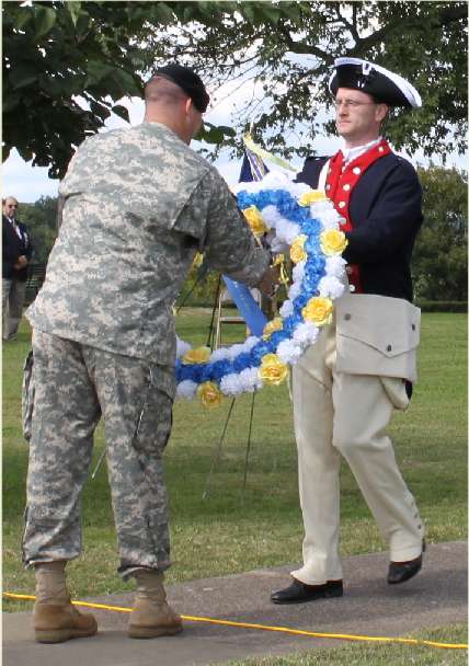 Compatriot Darrin Schmidt presents the Fairfax Resolves wreath